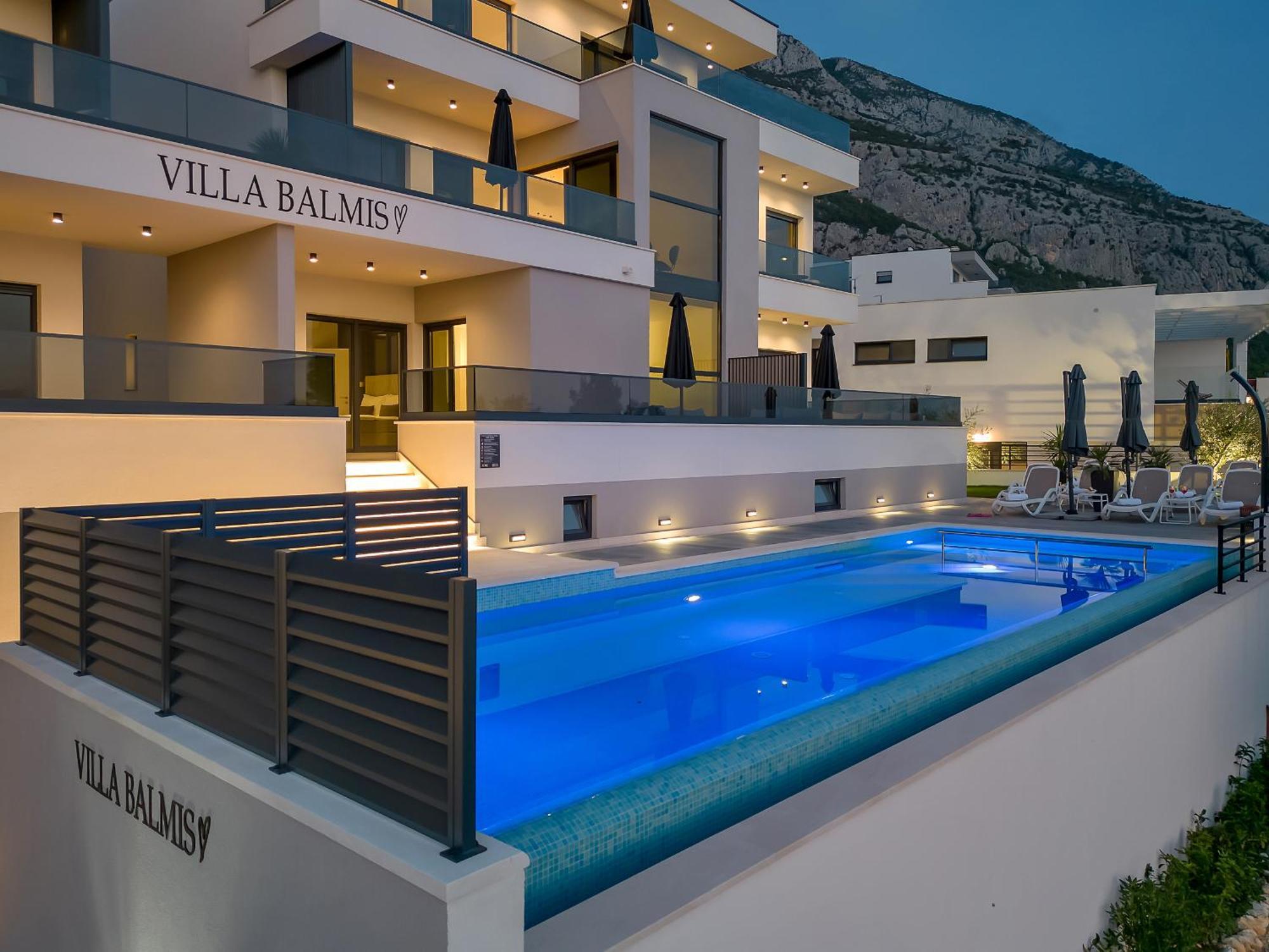 Balmis House A *